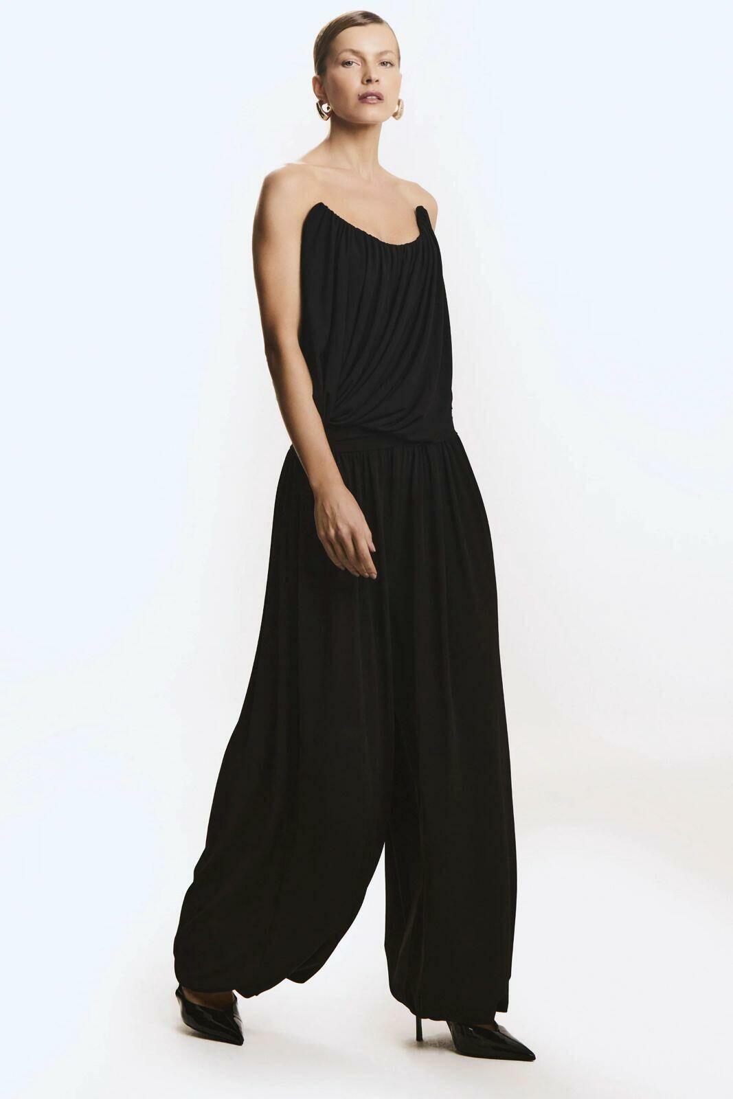 Imagem de Cropped Tomara Que Caia Recorte Decote E Sobreposição Preto Zen